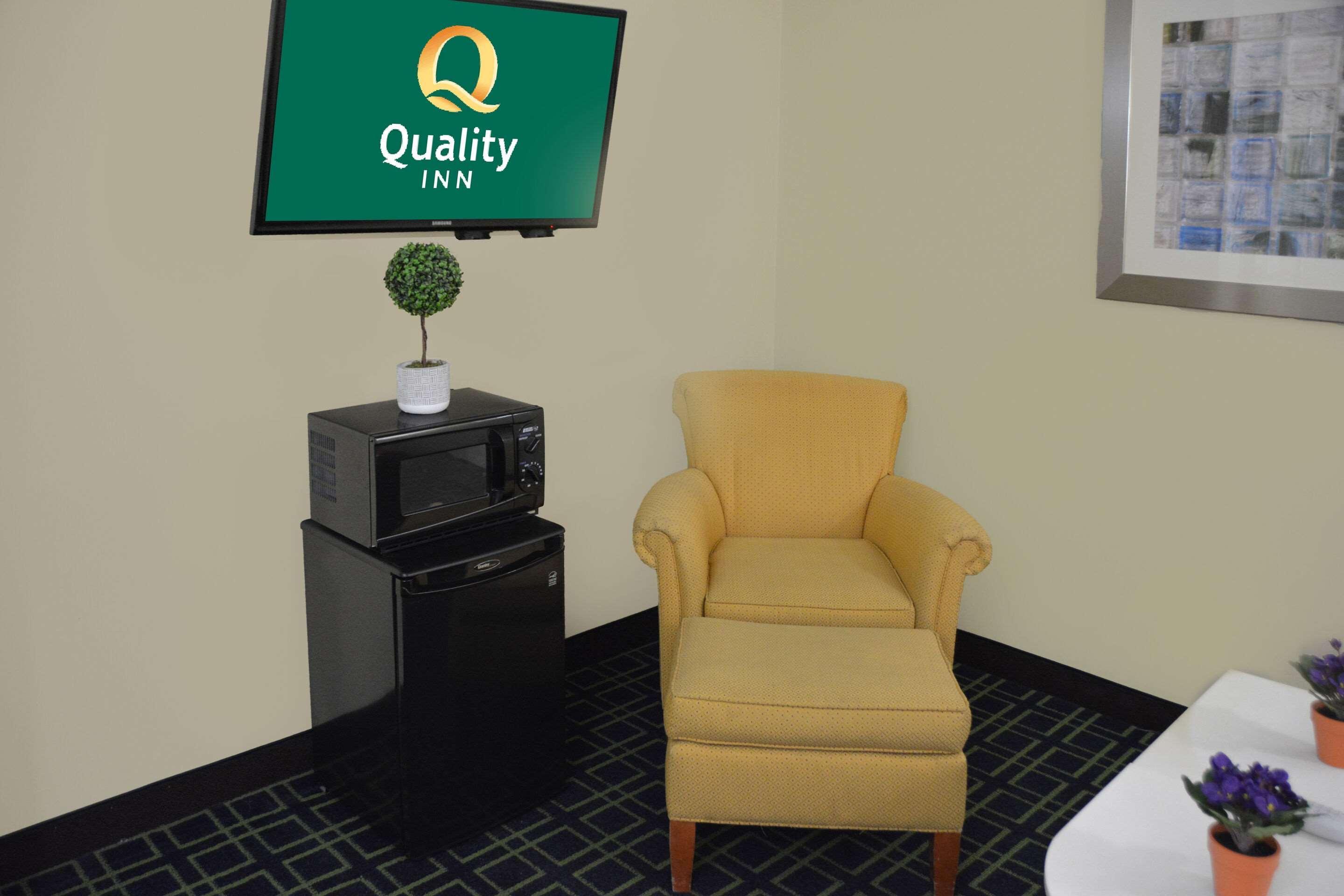Quality Inn & Suites Dublin Exterior photo