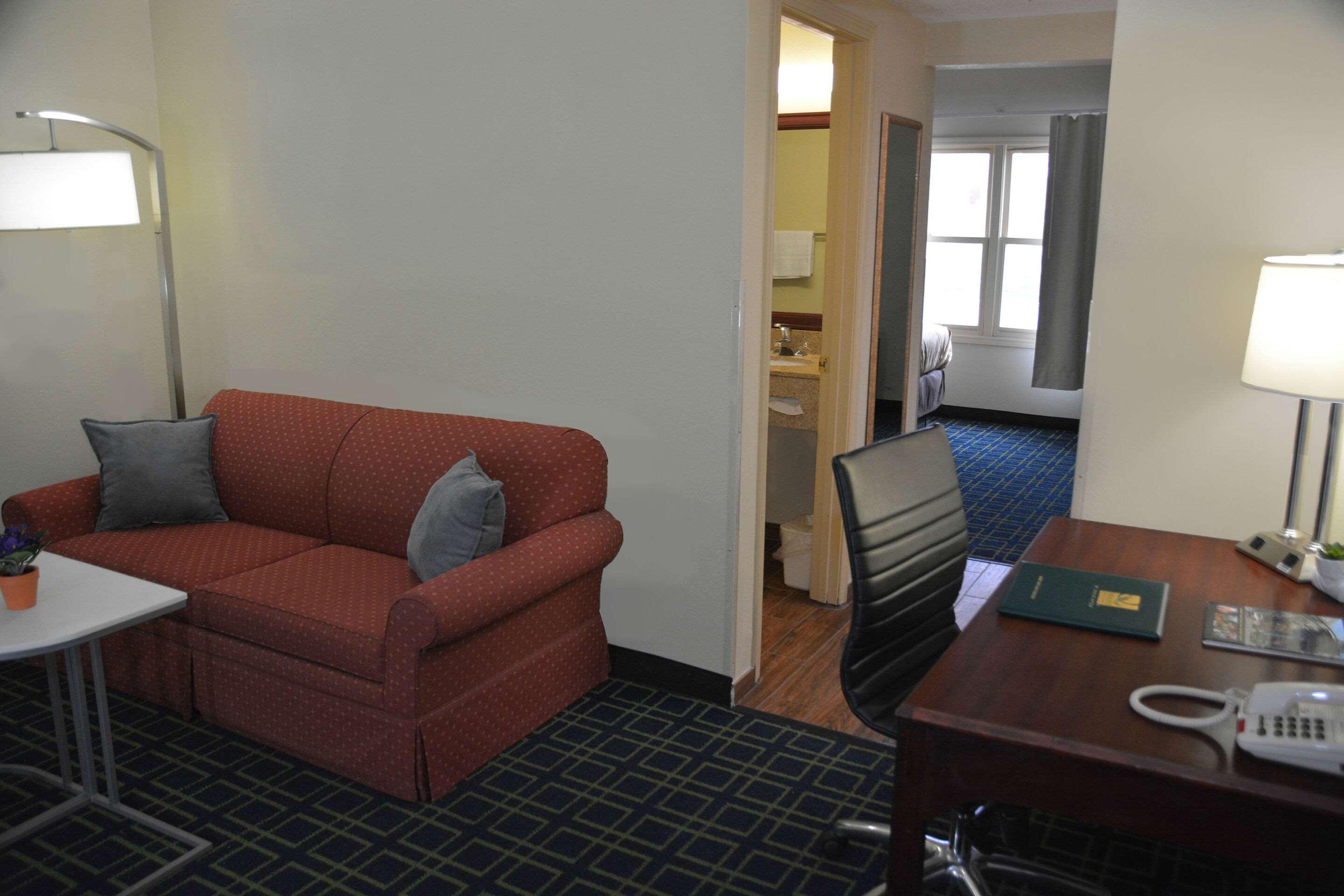 Quality Inn & Suites Dublin Exterior photo